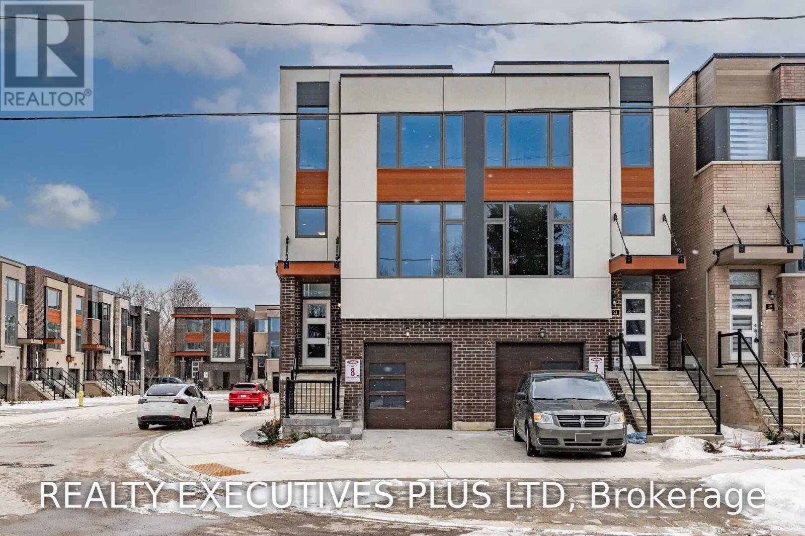 UPPER - 23 BLACKSTONE STREET, Toronto, Ontario