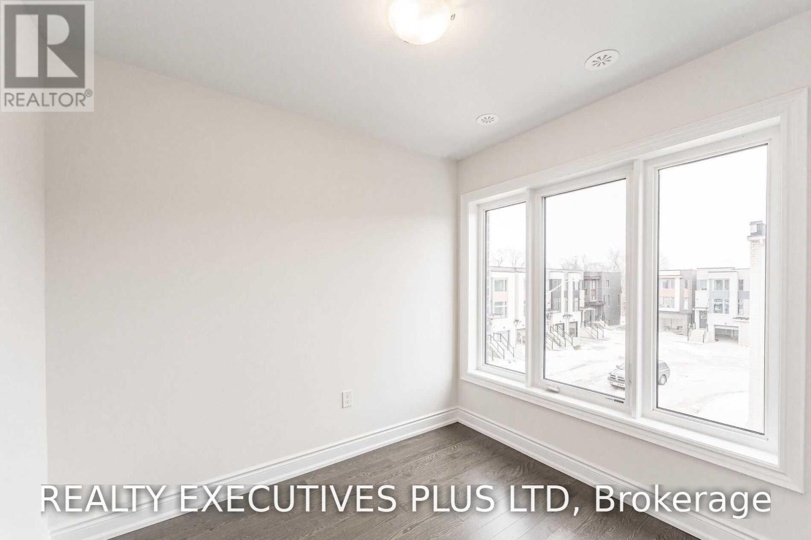 Upper - 23 Blackstone Street, Toronto, Ontario  M6L 0A5 - Photo 13 - W13821724