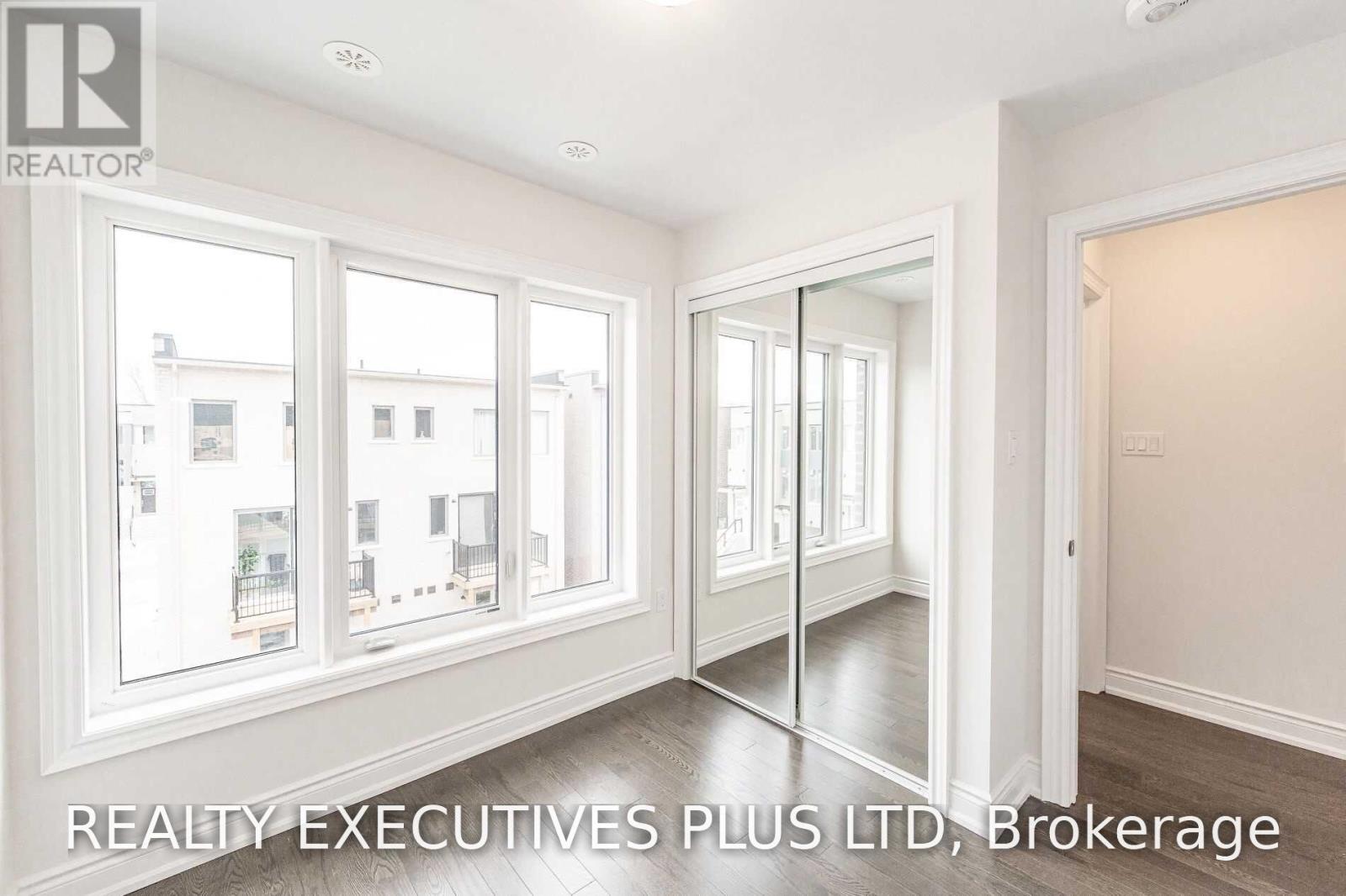 Upper - 23 Blackstone Street, Toronto, Ontario  M6L 0A5 - Photo 14 - W13821724