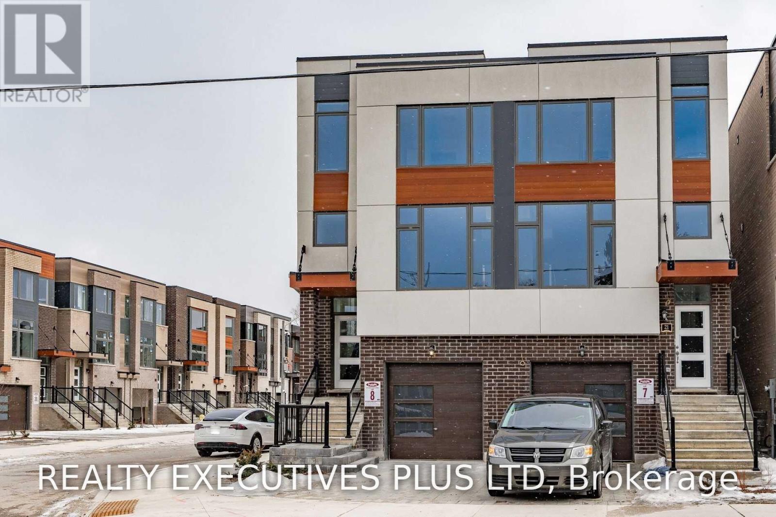 Upper - 23 Blackstone Street, Toronto, Ontario  M6L 0A5 - Photo 3 - W13821724