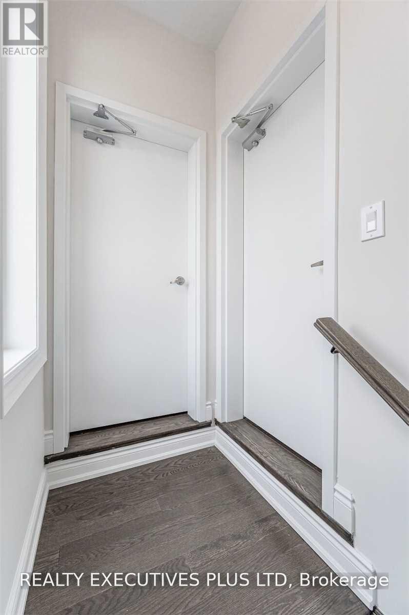 Upper - 23 Blackstone Street, Toronto, Ontario  M6L 0A5 - Photo 6 - W13821724