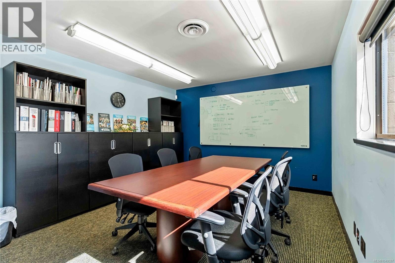 120 4252 commerce Cir photo 12