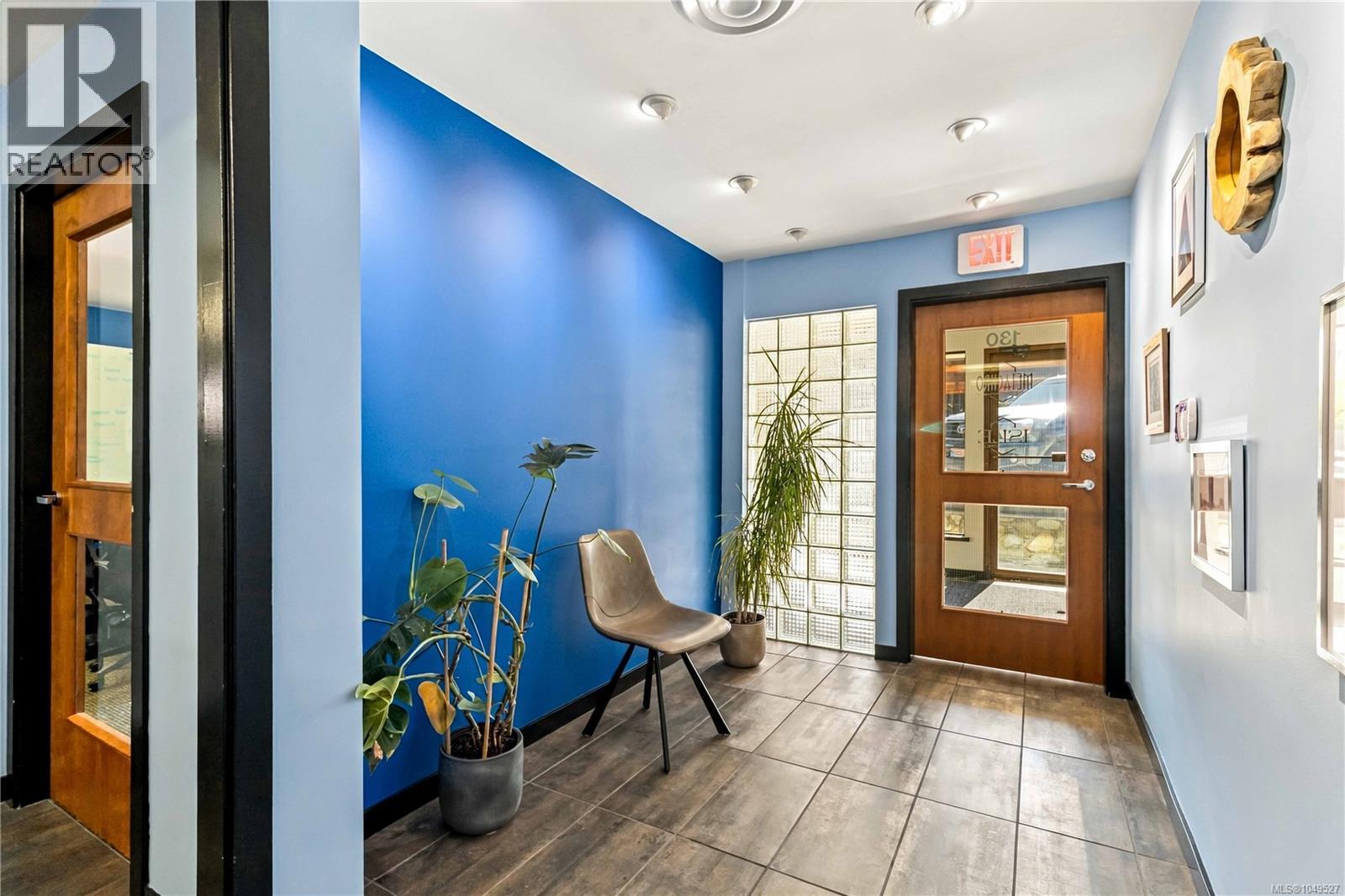 120 4252 commerce Cir photo 9