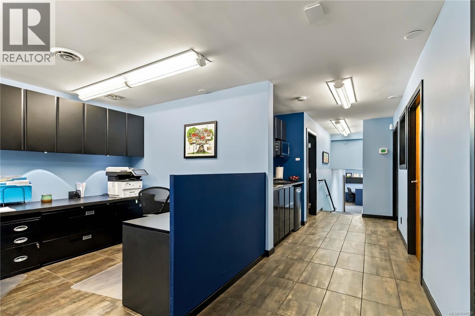 120 4252 commerce Cir photo 4