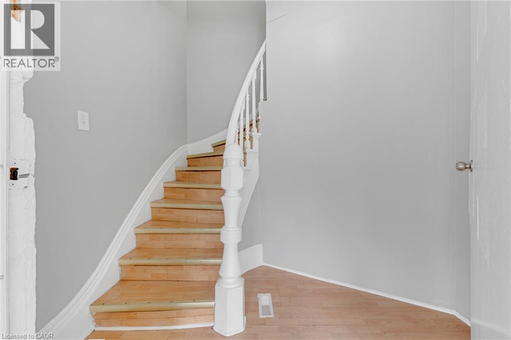 211 Wentworth Street N, Hamilton, Ontario  L8L 5V6 - Photo 5 - 40865619