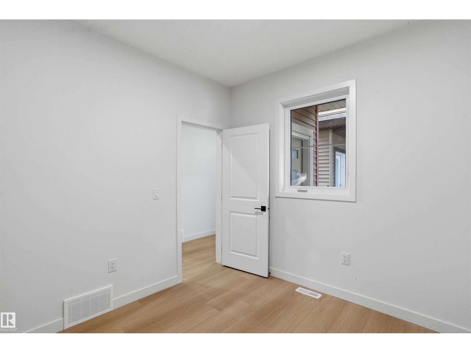 8510 223a St NW, Edmonton, Alberta T5T 8A2 - Photo 5 - E4510095