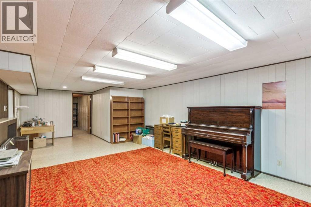 28 Gainsborough Drive SW, Calgary, Alberta  T3E 4W7 - Photo 29 - A2344269