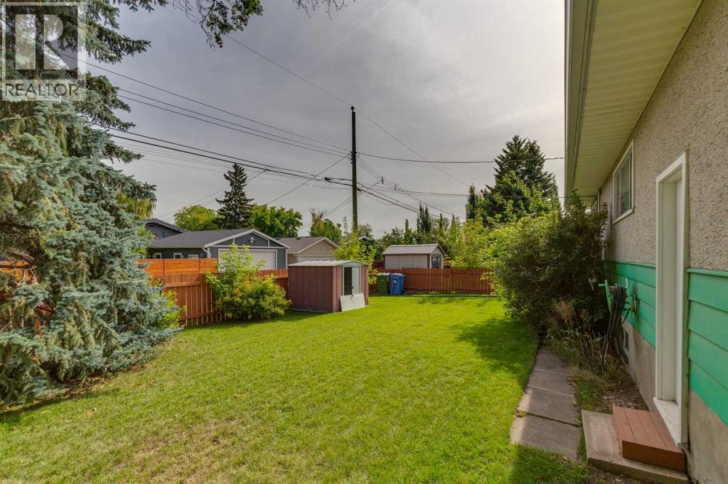 28 Gainsborough Drive SW, Calgary, Alberta  T3E 4W7 - Photo 32 - A2344269
