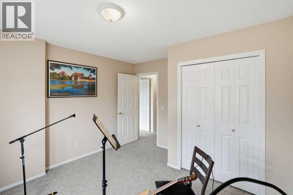 54 Cougar Ridge Bay SW photo 19