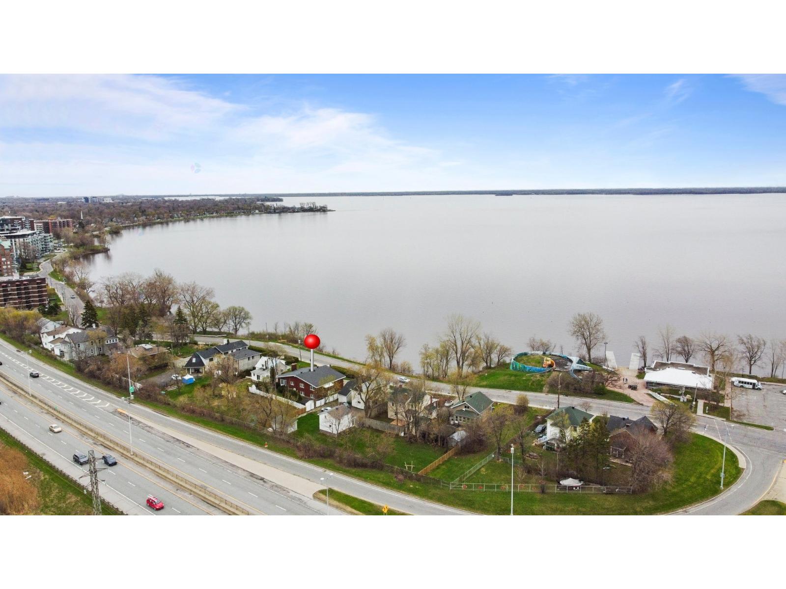 69 Ch. du Bord-du-Lac-Lakeshore Pointe-Claire Quebec Canada H9S4H5 2