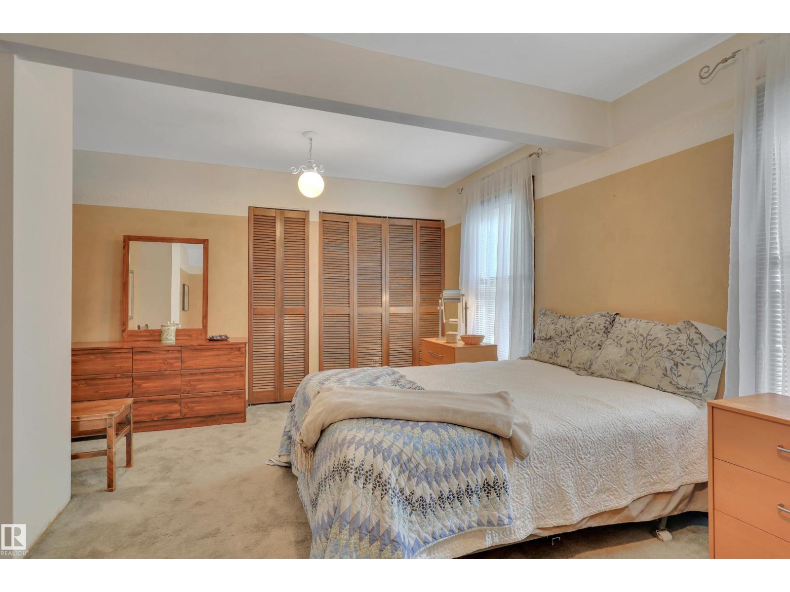10524 75 AV NW photo 26