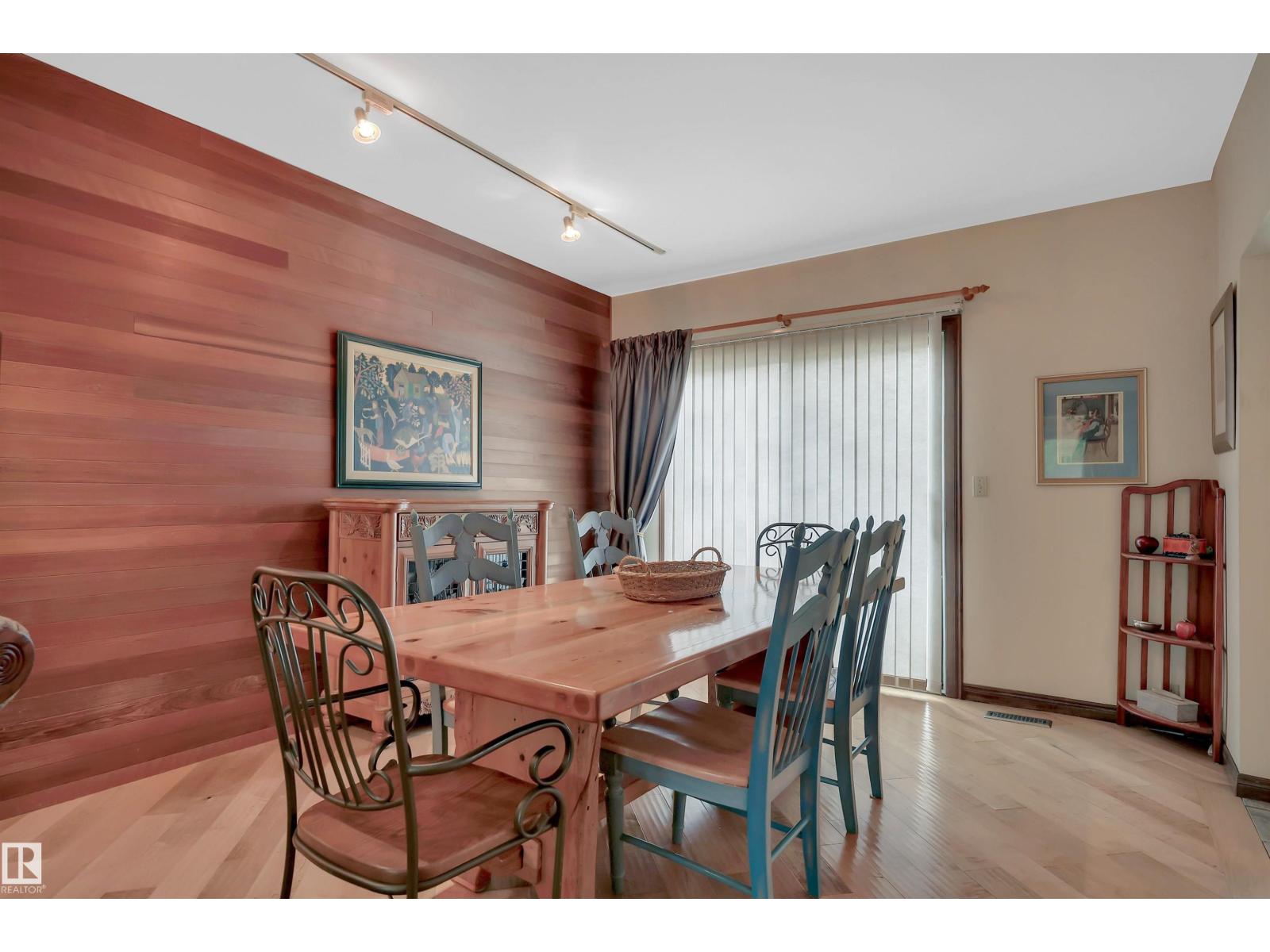 10524 75 AV NW photo 12