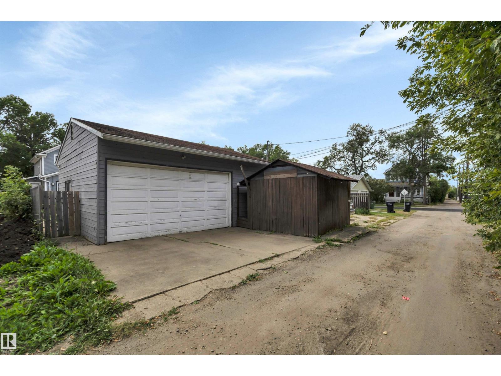 10524 75 AV NW photo 48
