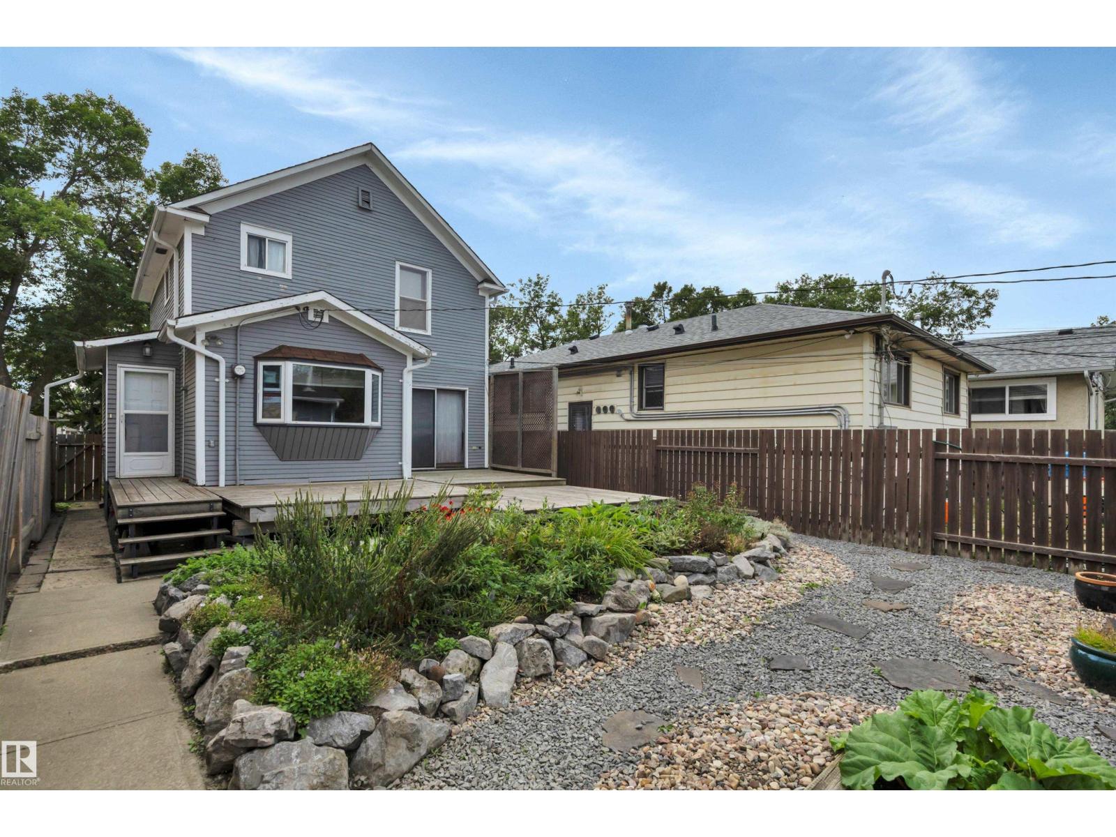 10524 75 AV NW photo 44