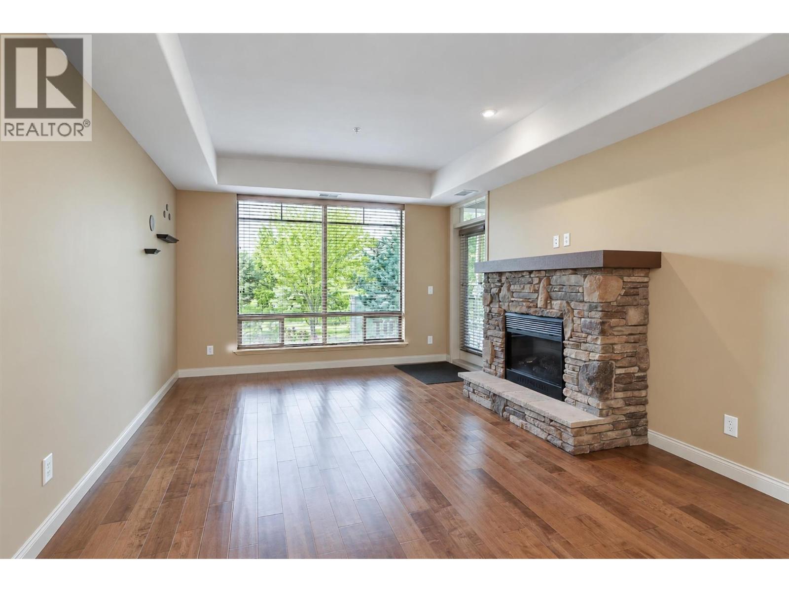 2760 Auburn Road Unit# 101 photo 12
