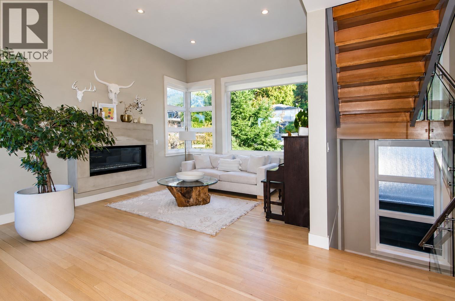 649 Sylvan Avenue, Vancouver, British Columbia  V7R 2E8 - Photo 5 - R3169111