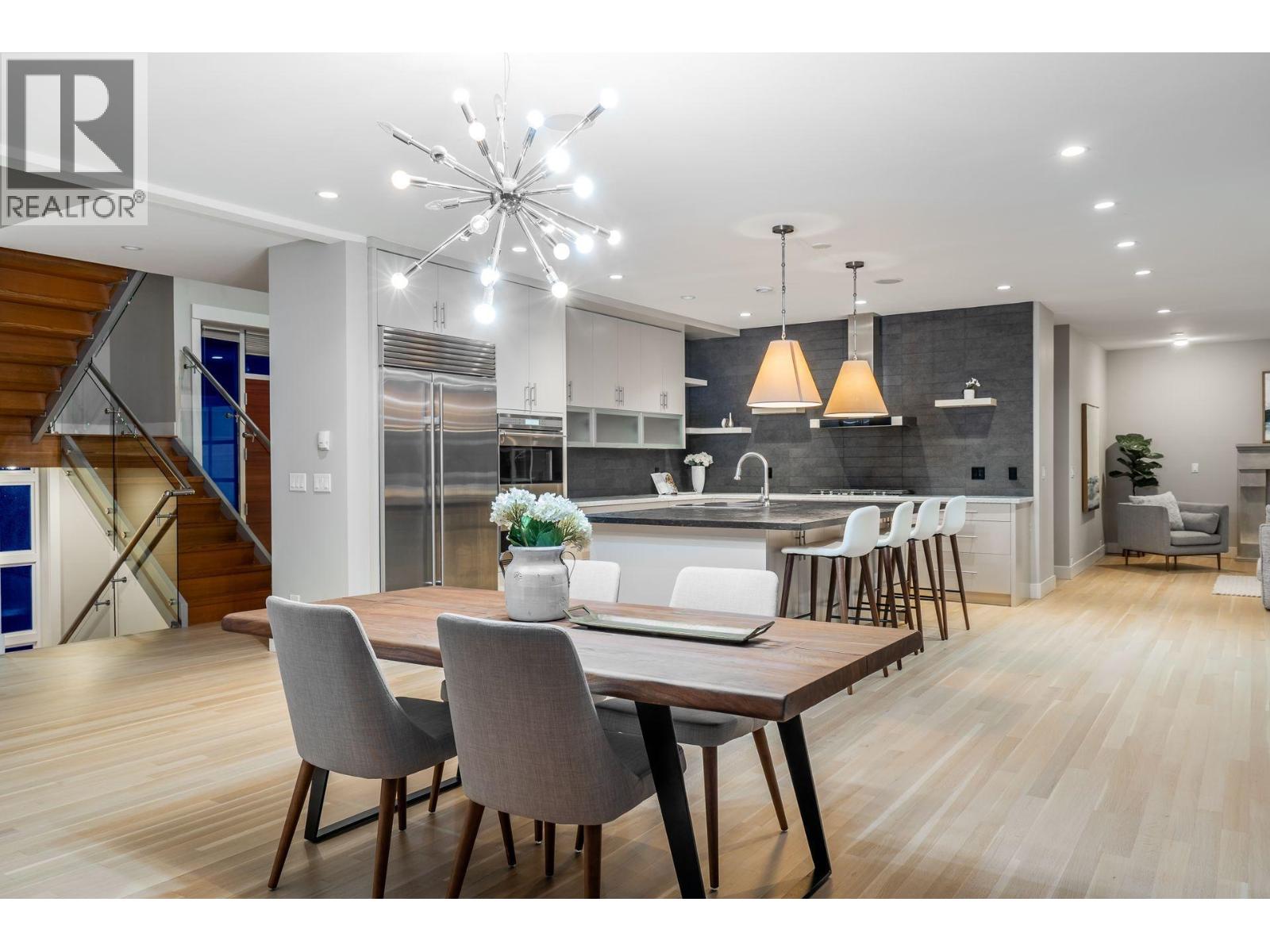 649 Sylvan Avenue, Vancouver, British Columbia  V7R 2E8 - Photo 6 - R3169111