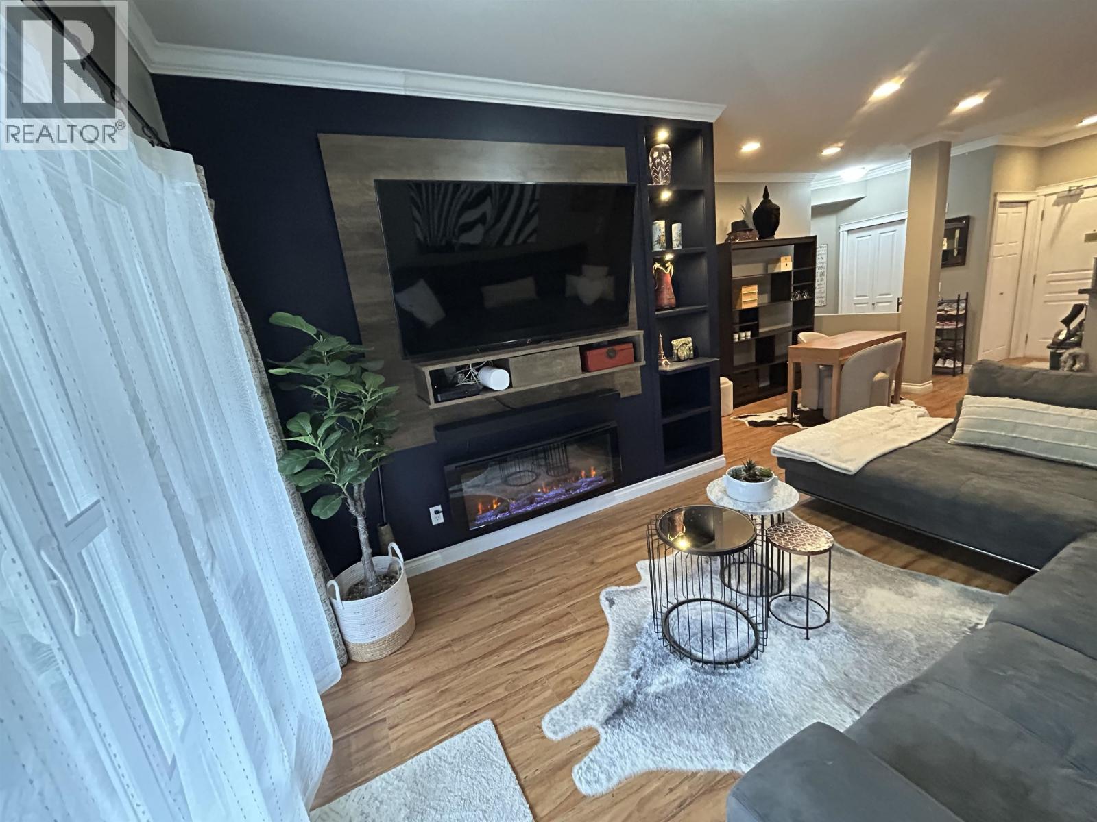 305 12090 227TH STREET, Maple Ridge, British Columbia