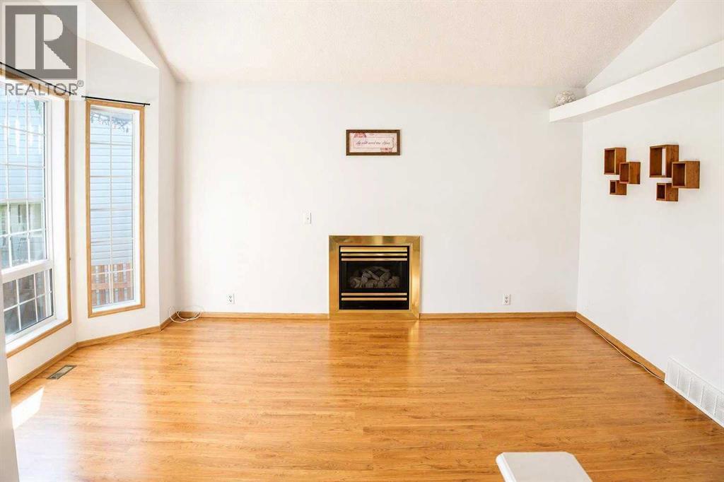 16 Martinridge Way NE, Calgary, Alberta  T3J 3C8 - Photo 5 - A2341212