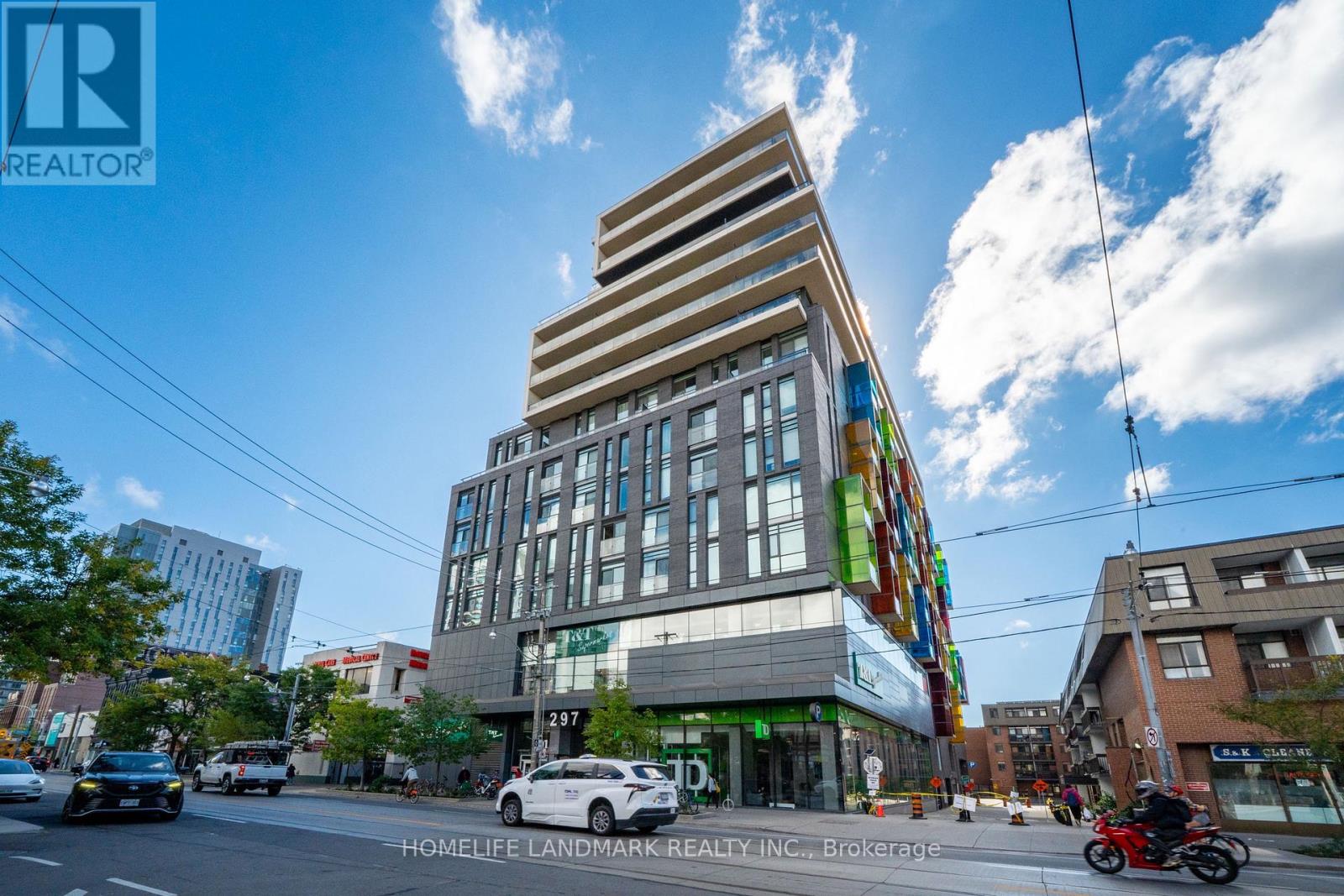 705 - 297 COLLEGE STREET, Toronto, Ontario