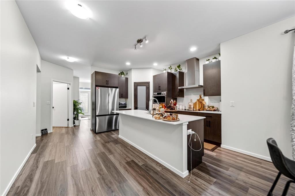 85 Summerscales Place, Winnipeg, Manitoba  R2V 5E2 - Photo 2 - 202623921