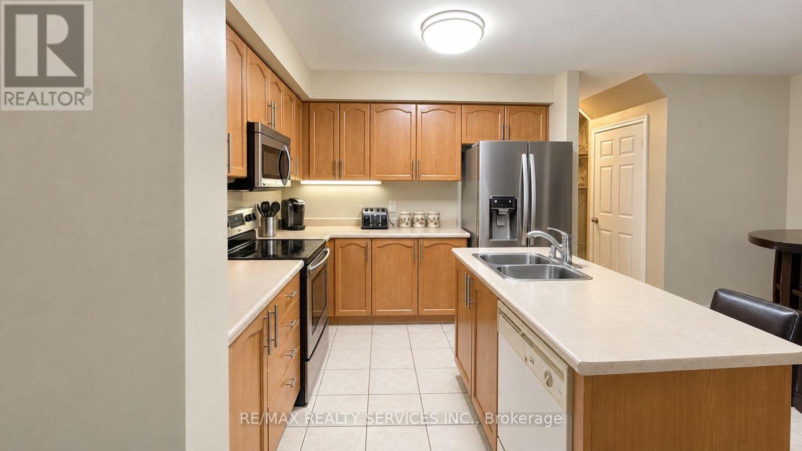 39 Cadillac Crescent, Brampton, Ontario  L7A 3B3 - Photo 4 - W13741210