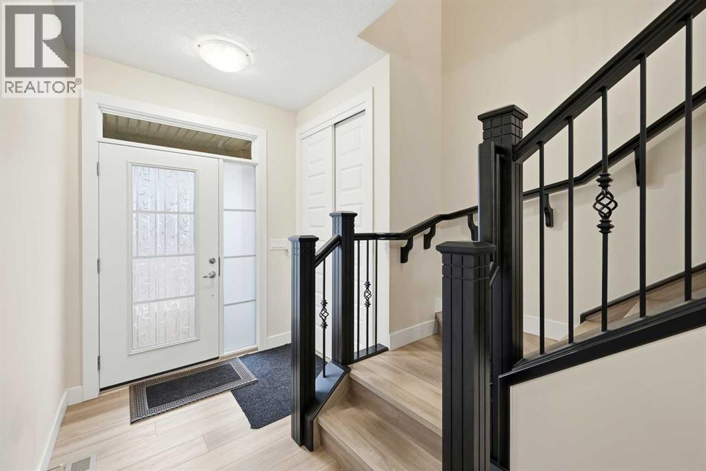 228 Carringham Road NW, Calgary, Alberta  T3J 1V4 - Photo 5 - A2347770