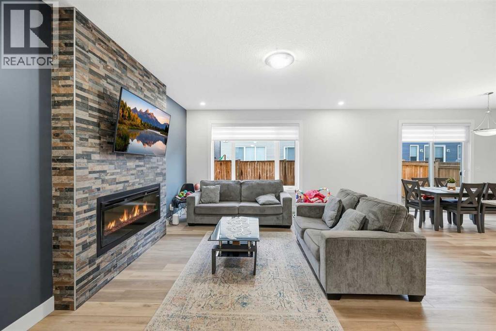 228 Carringham Road NW, Calgary, Alberta  T3J 1V4 - Photo 8 - A2347770