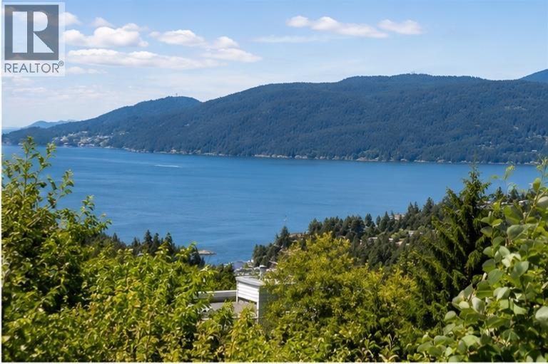 4783 Westwood Place, West Vancouver, British Columbia  V7S 3C1 - Photo 2 - R3131060