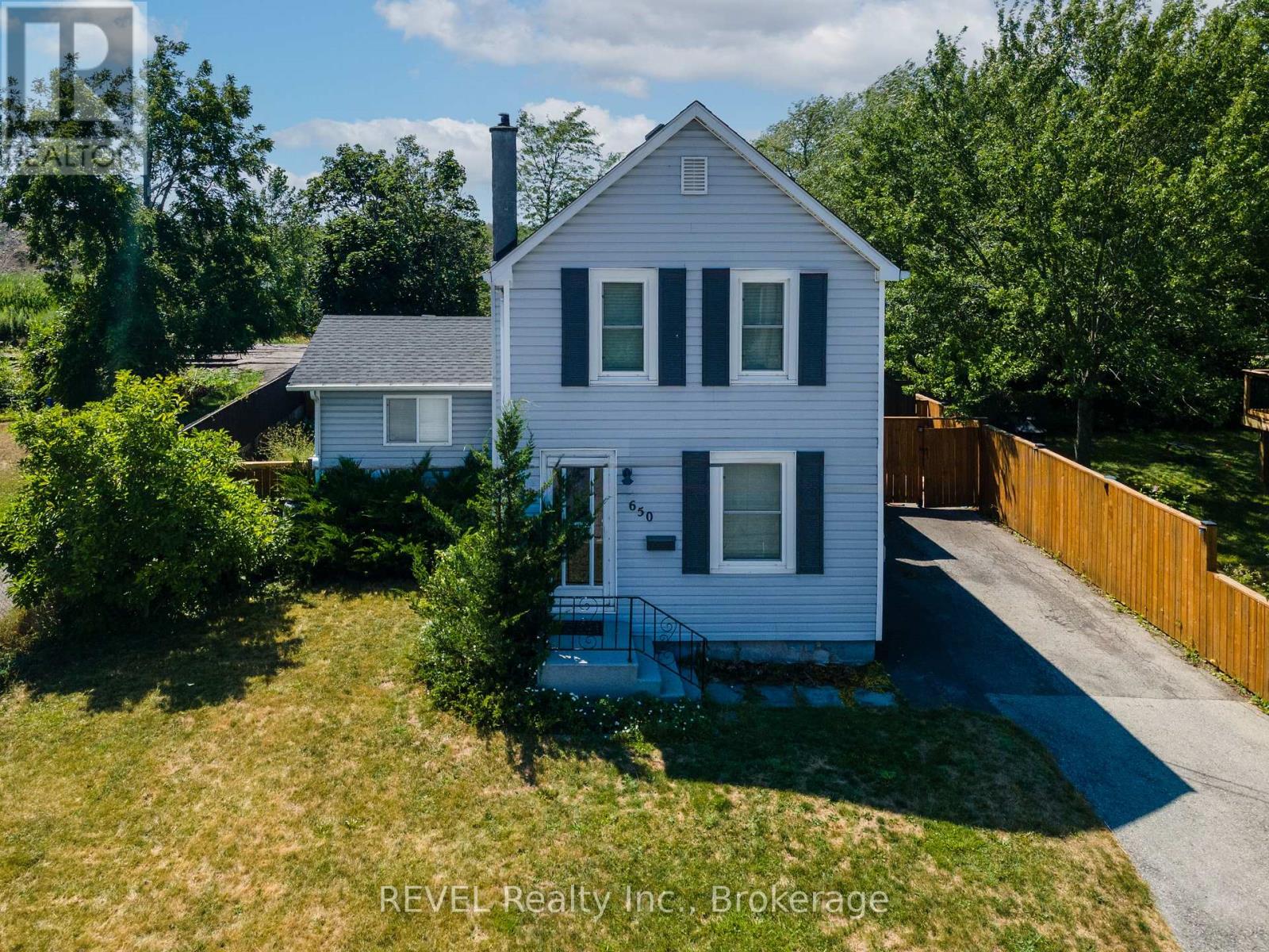 650 Deere Street, Welland, Ontario  L3B 2L8 - Photo 1 - X13821864