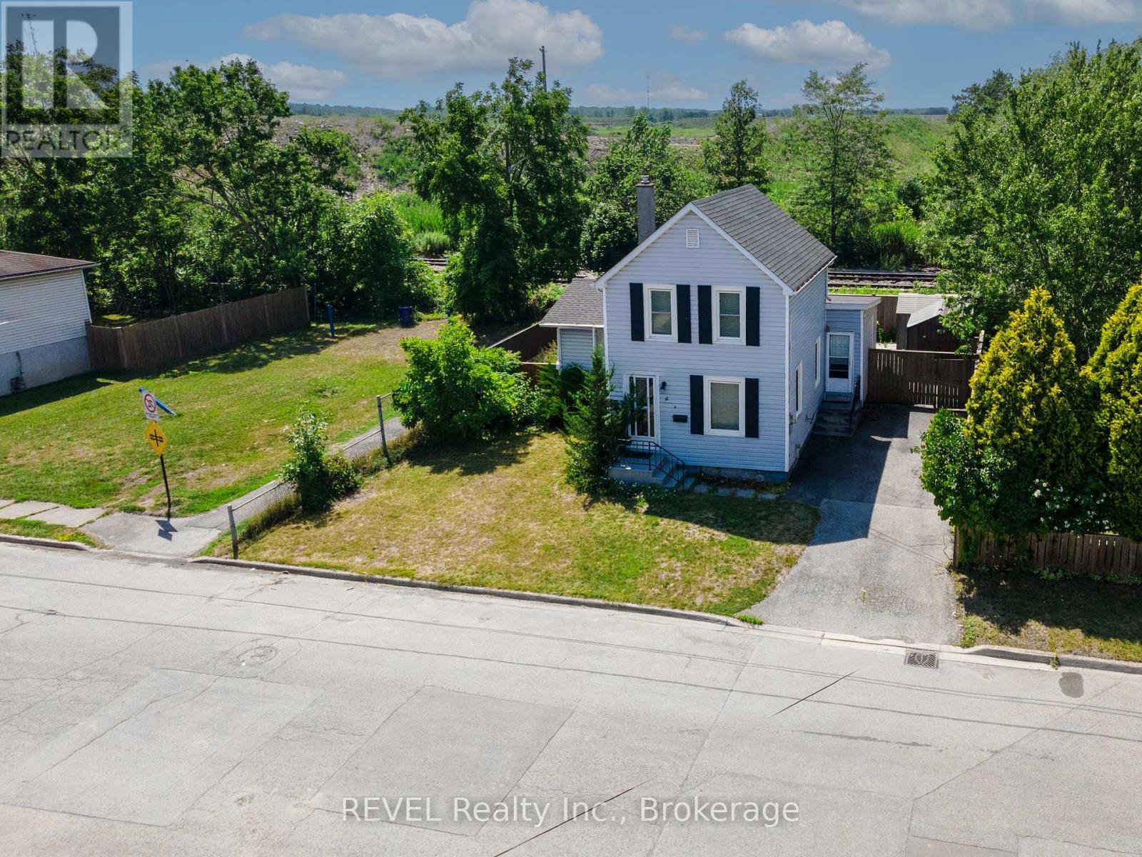 650 Deere Street, Welland, Ontario  L3B 2L8 - Photo 3 - X13821864