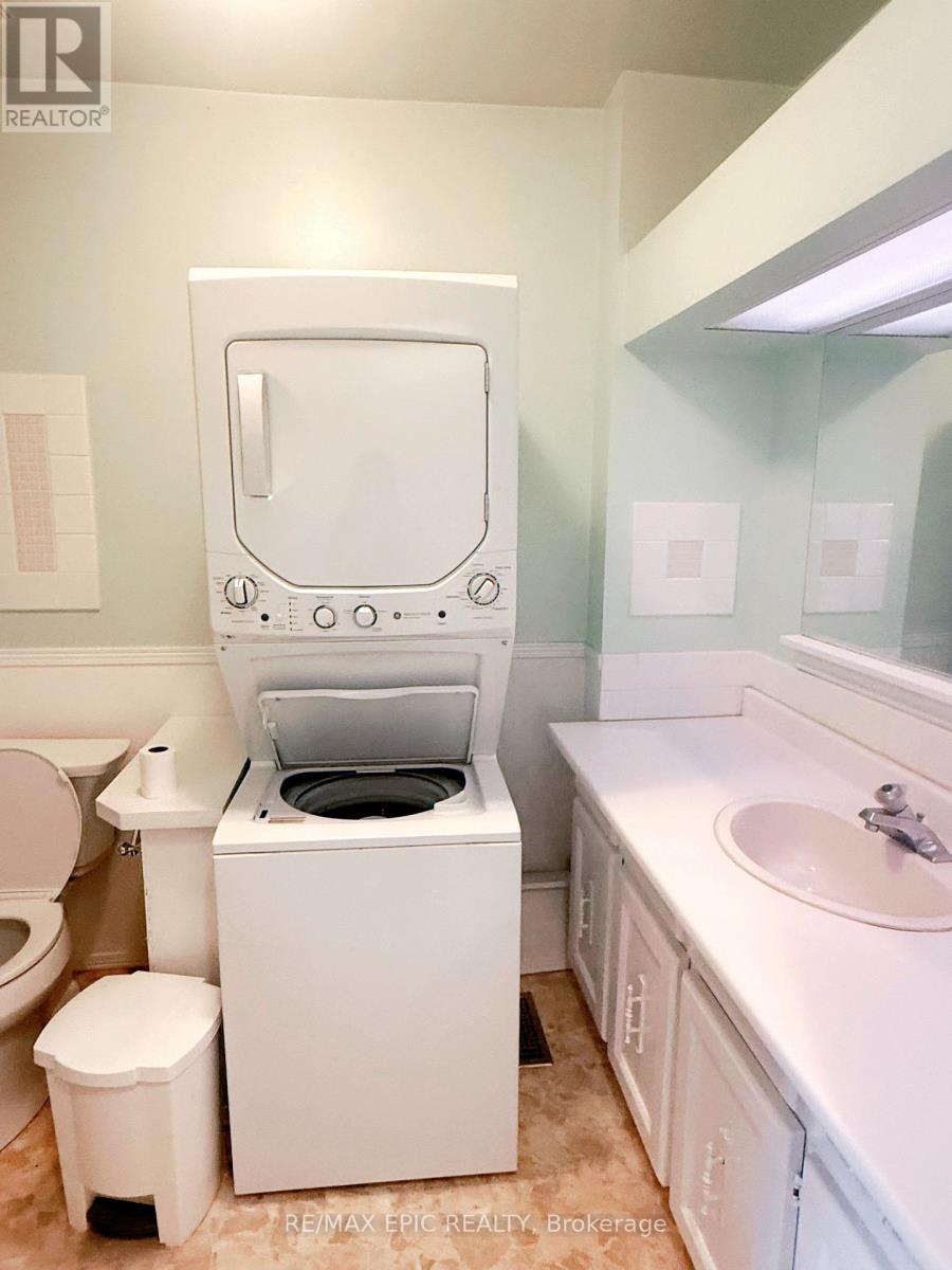 Upper/2nd Floor - 1044 Kingston Road, Toronto, Ontario  M4E 1T4 - Photo 16 - E13821868