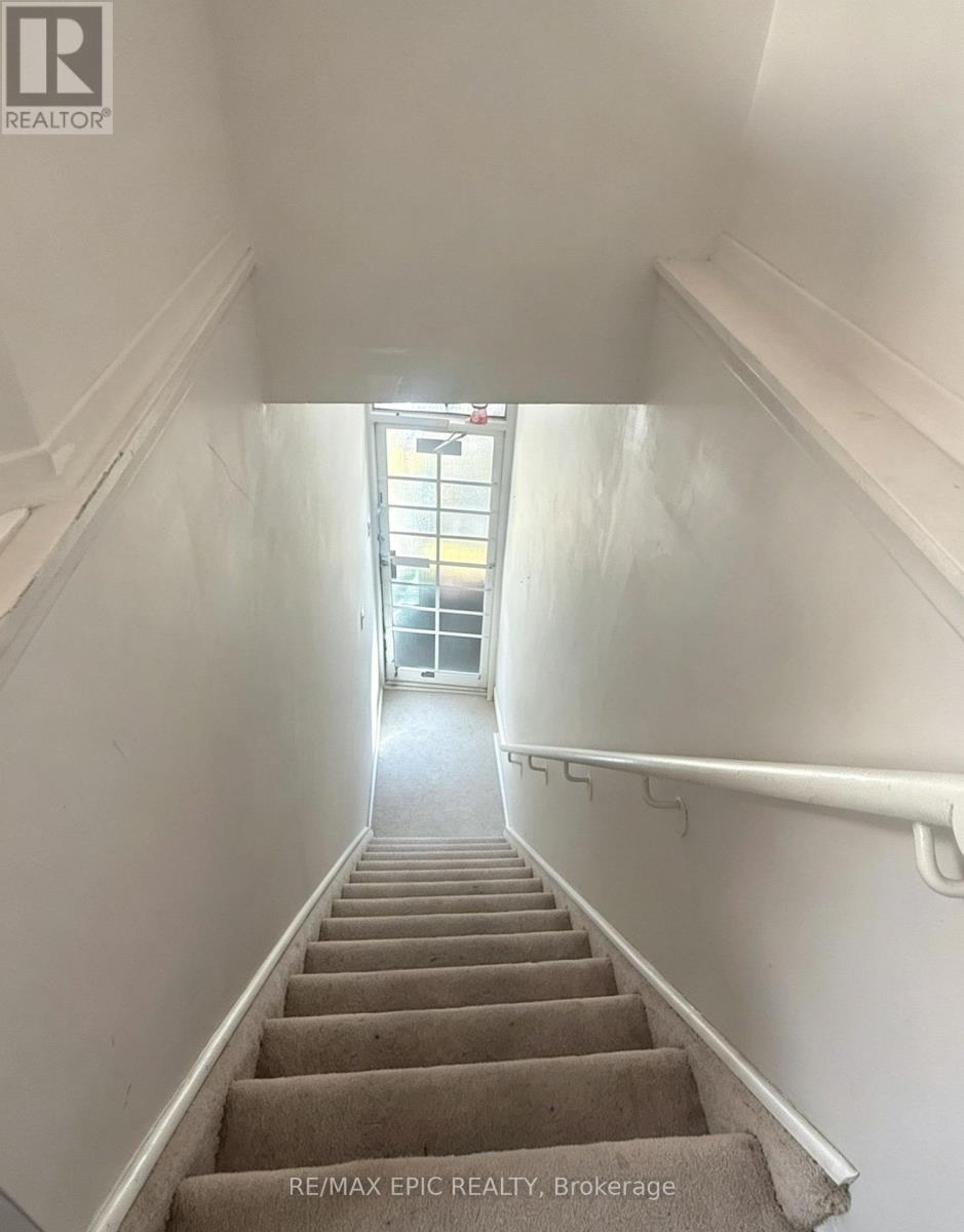 Upper/2nd Floor - 1044 Kingston Road, Toronto, Ontario  M4E 1T4 - Photo 19 - E13821868