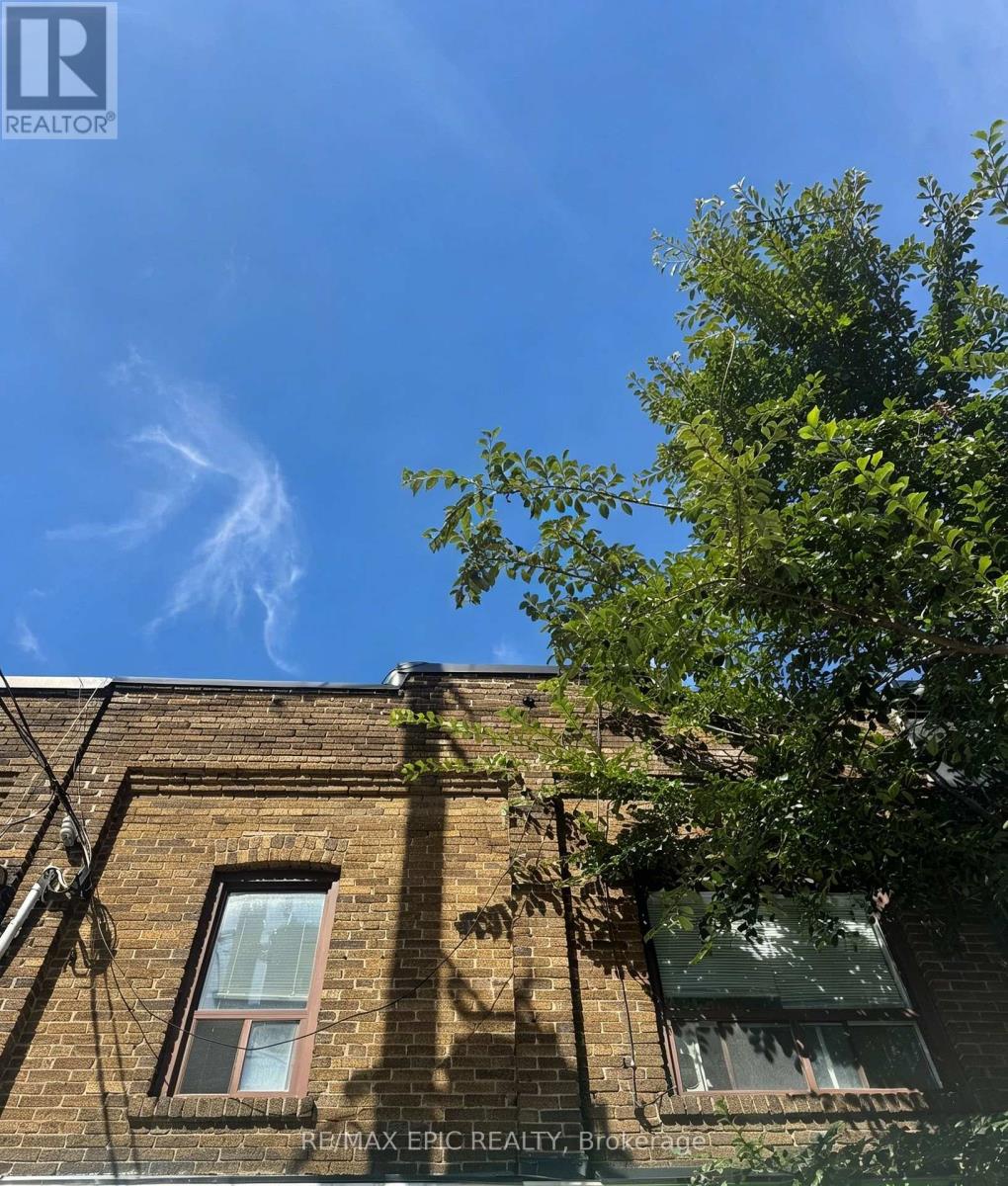 Upper/2nd Floor - 1044 Kingston Road, Toronto, Ontario  M4E 1T4 - Photo 2 - E13821868