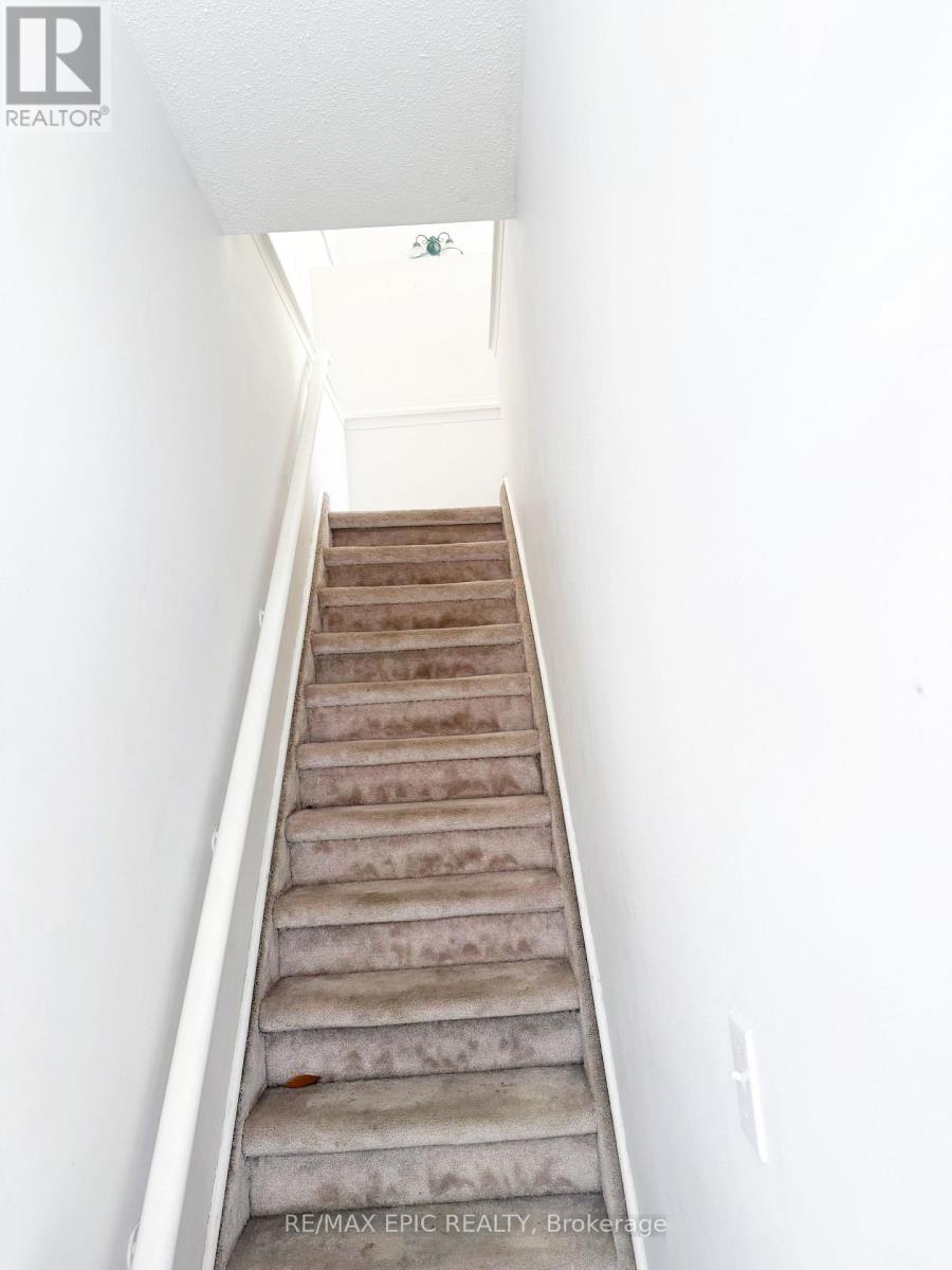 Upper/2nd Floor - 1044 Kingston Road, Toronto, Ontario  M4E 1T4 - Photo 3 - E13821868