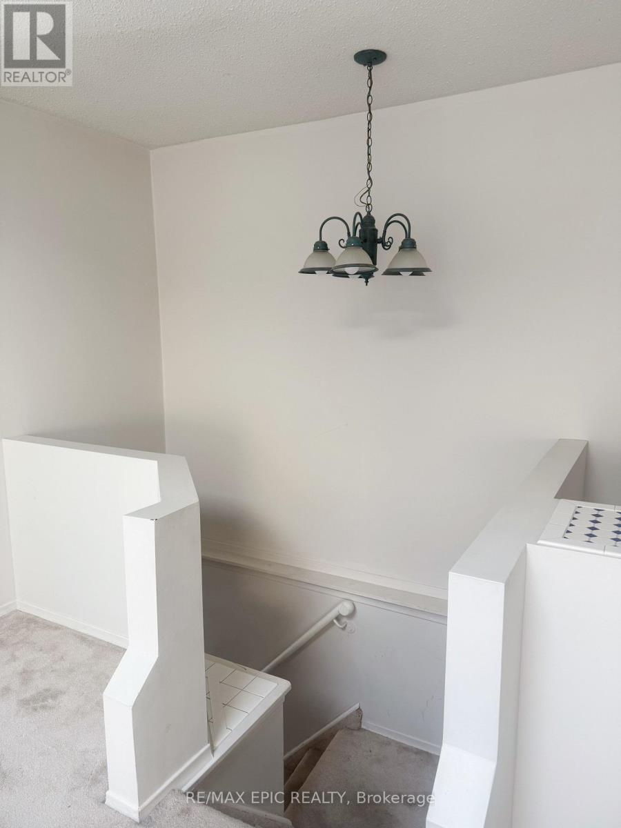 Upper/2nd Floor - 1044 Kingston Road, Toronto, Ontario  M4E 1T4 - Photo 4 - E13821868