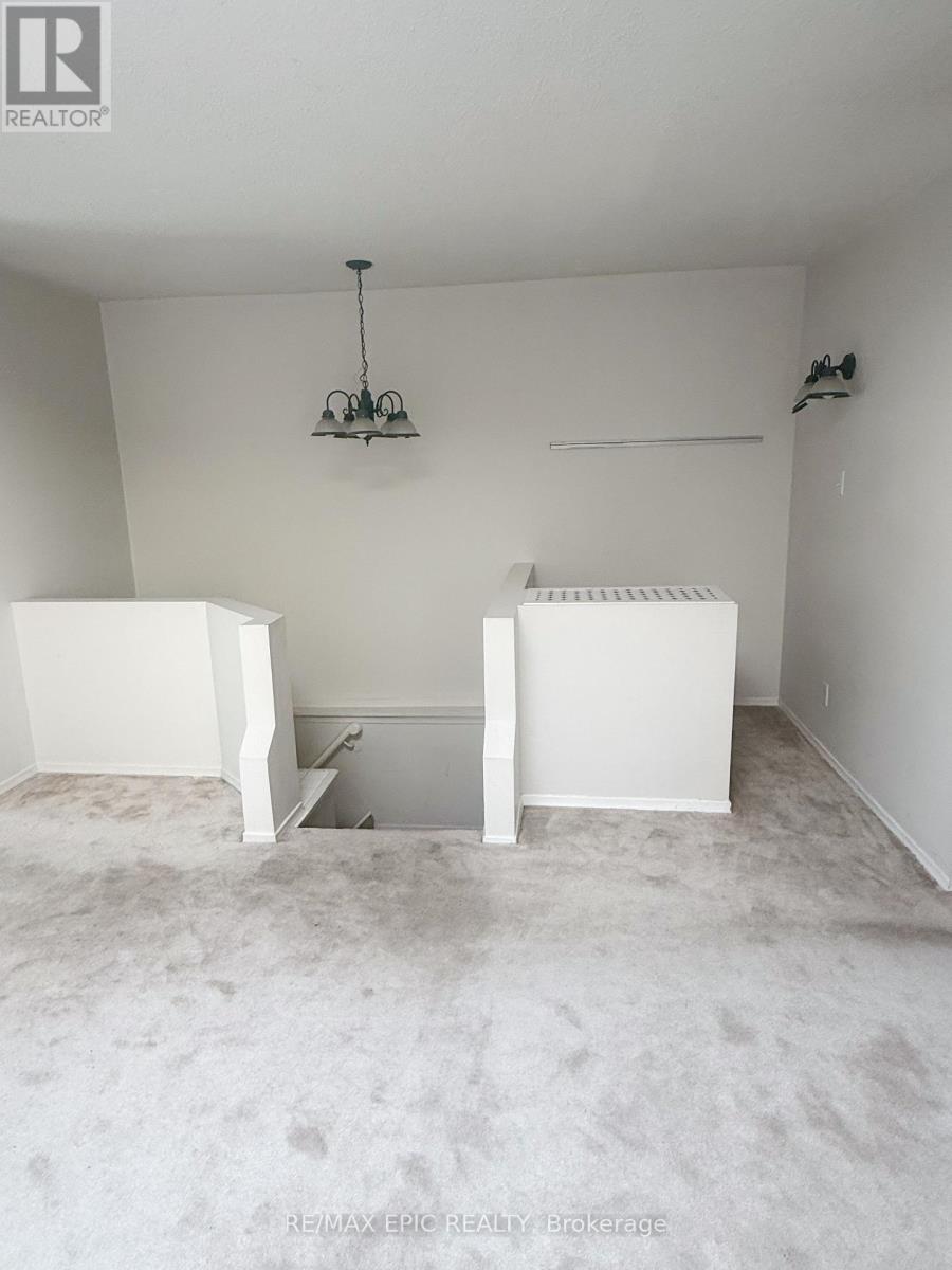 Upper/2nd Floor - 1044 Kingston Road, Toronto, Ontario  M4E 1T4 - Photo 5 - E13821868