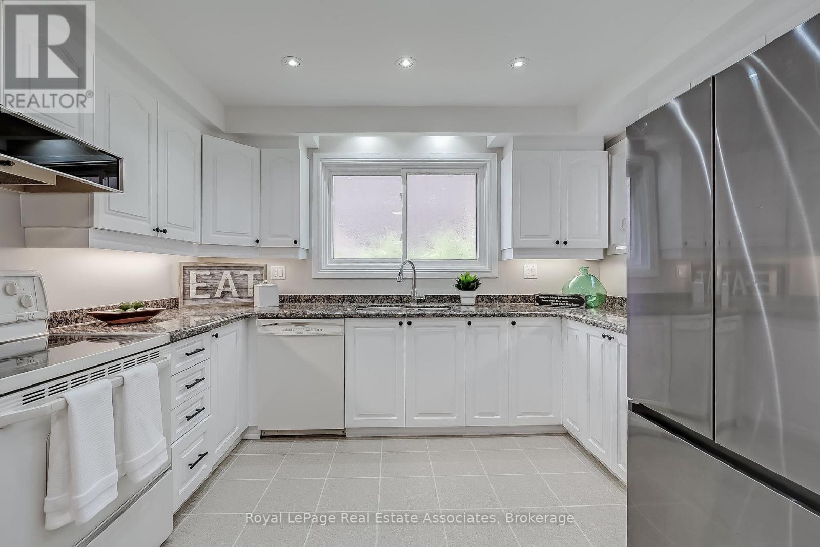 2553 Annelyn Court, Mississauga, Ontario  L5C 2Z7 - Photo 16 - W13821878