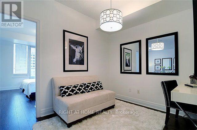 1810 - 35 Balmuto Street, Toronto, Ontario  M4Y 0A3 - Photo 8 - C13807742