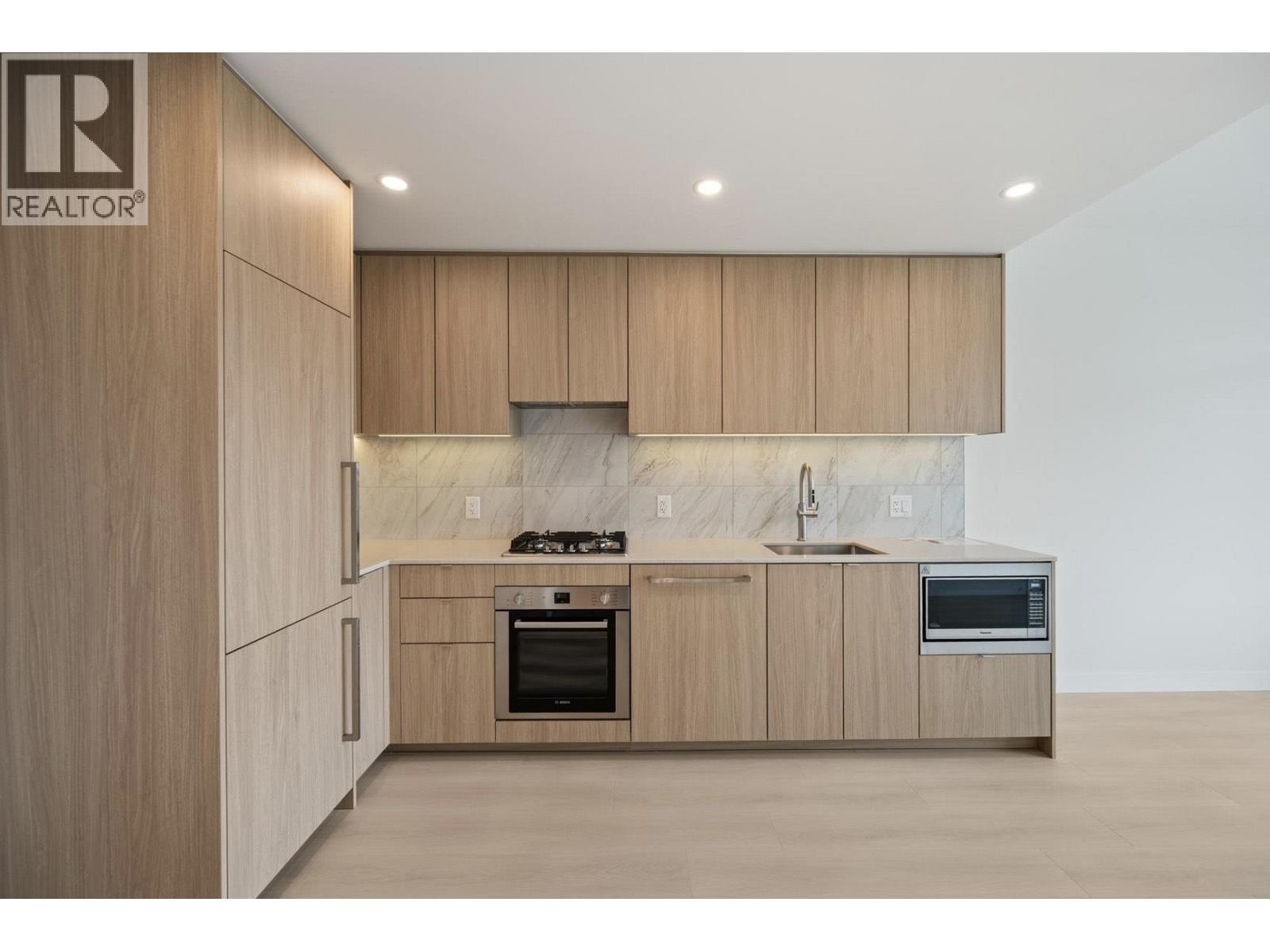 2xxx 626 Claremont Street, Coquitlam, British Columbia  V3J 0T1 - Photo 3 - R3169118