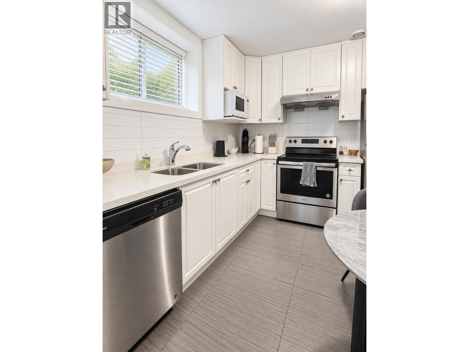 2127 E 46th Avenue, Vancouver, British Columbia  V5P 1P3 - Photo 4 - R3169120