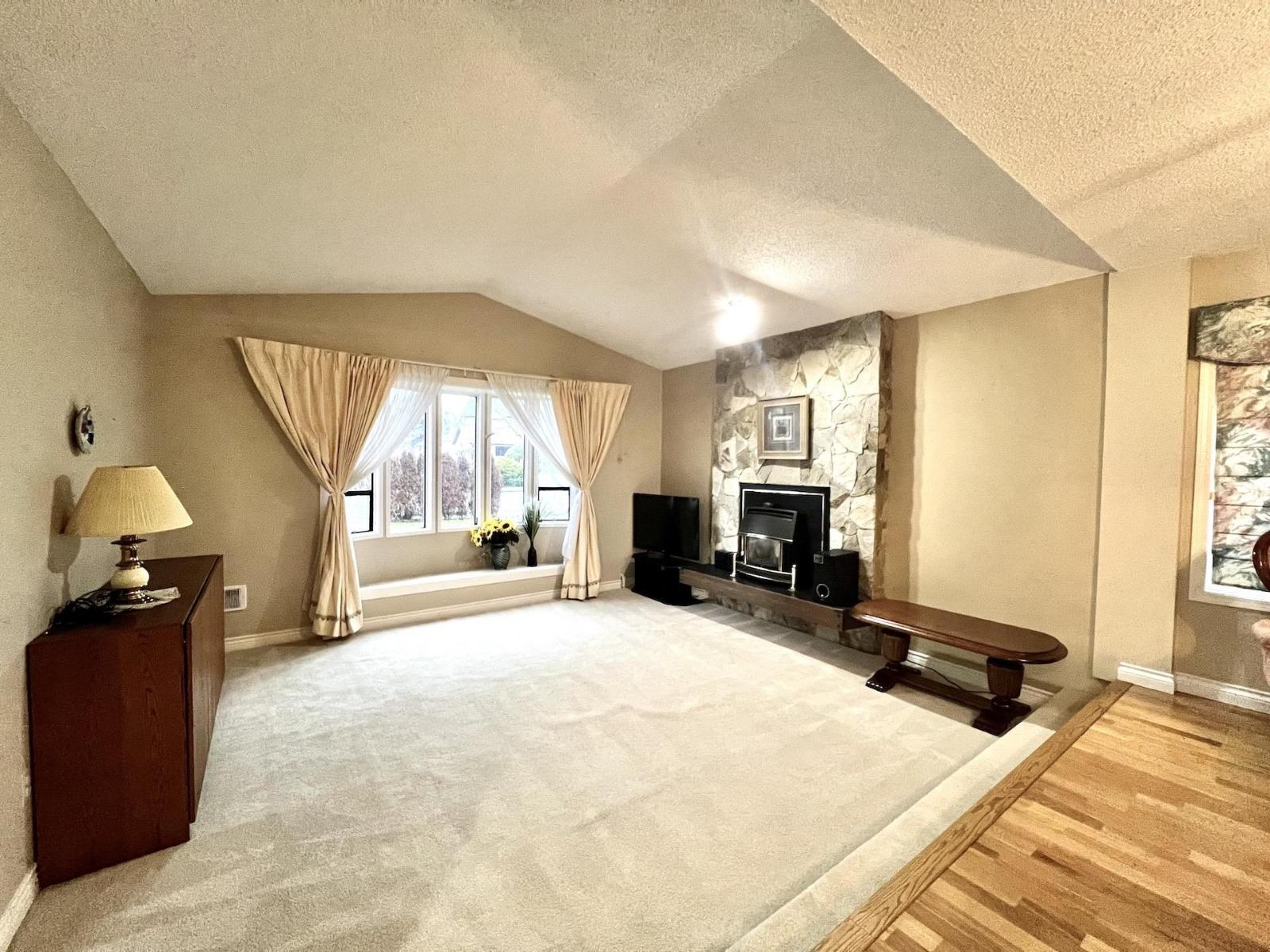 1909 E Southmere Crescent, Surrey, British Columbia  V4A 6Z1 - Photo 2 - R3159858