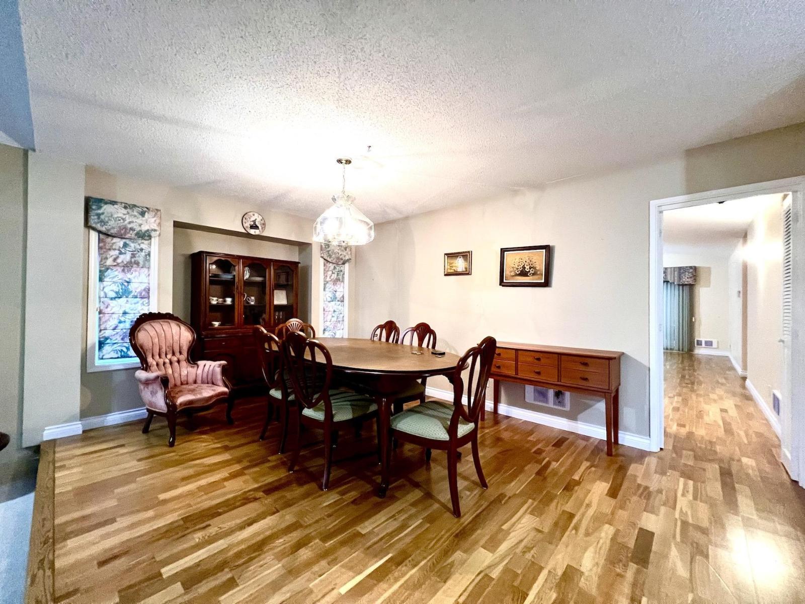 1909 E Southmere Crescent, Surrey, British Columbia  V4A 6Z1 - Photo 3 - R3159858