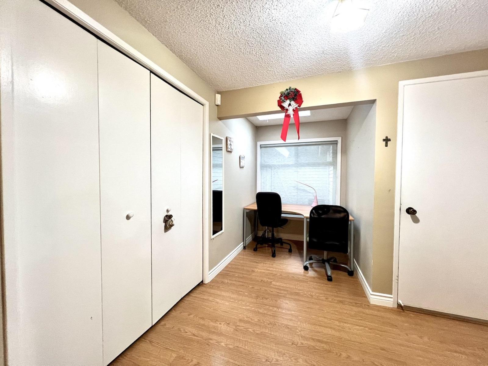 1909 E Southmere Crescent, Surrey, British Columbia  V4A 6Z1 - Photo 4 - R3159858