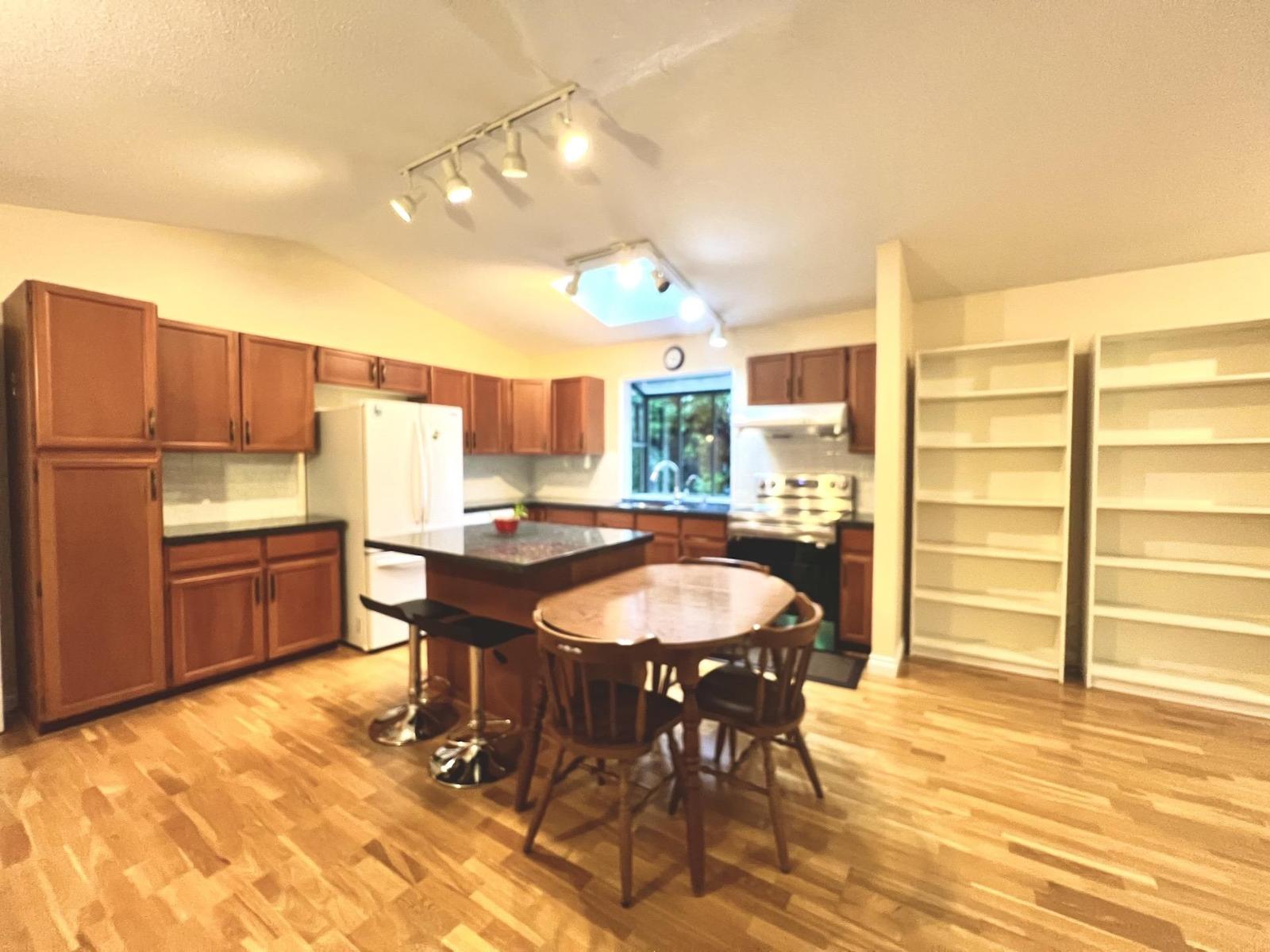 1909 E Southmere Crescent, Surrey, British Columbia  V4A 6Z1 - Photo 5 - R3159858