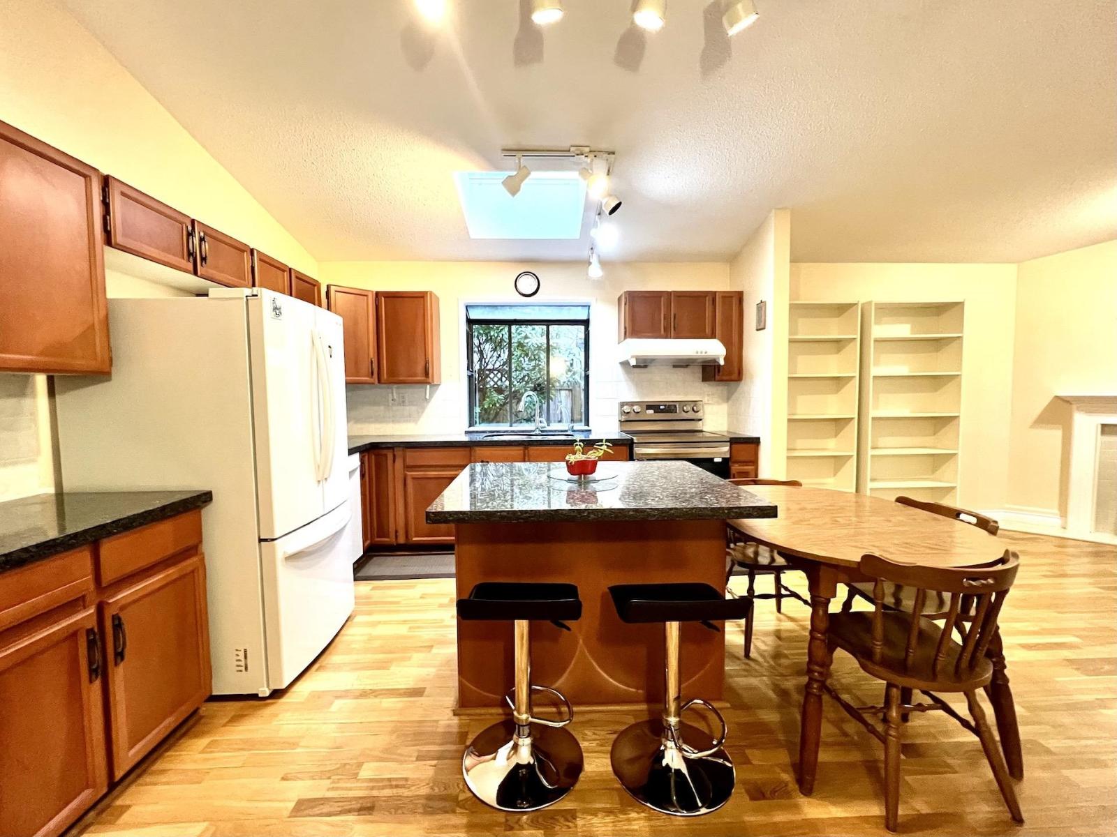 1909 E Southmere Crescent, Surrey, British Columbia  V4A 6Z1 - Photo 6 - R3159858