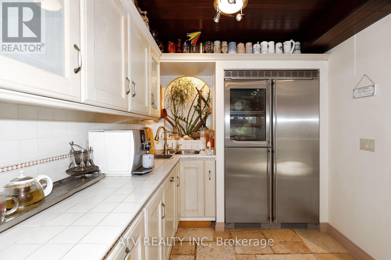 235 Saint Marks Road, Toronto, Ontario M6S 2J1 - Photo 18 - W13804706