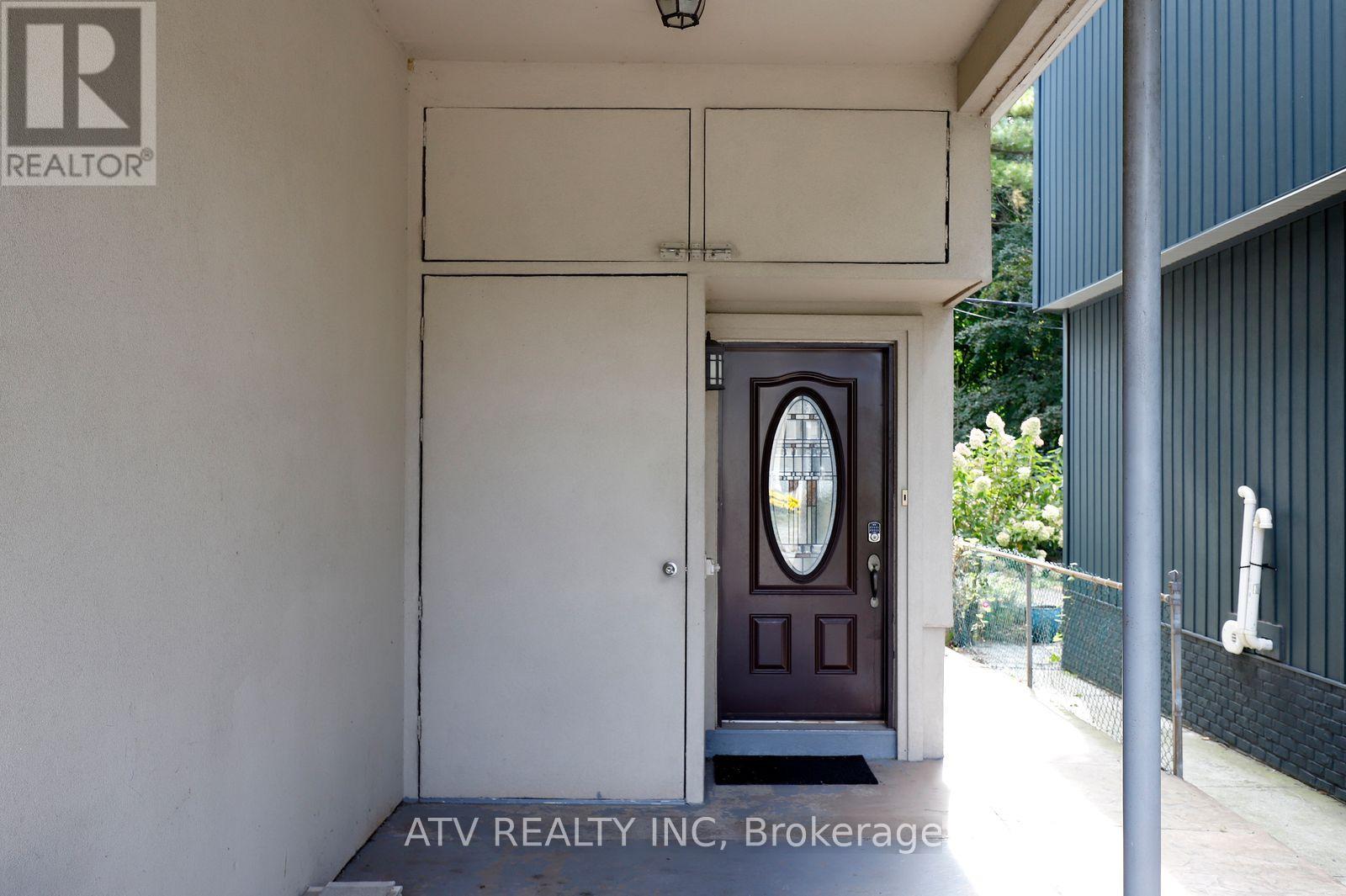235 Saint Marks Road, Toronto, Ontario M6S 2J1 - Photo 27 - W13804706