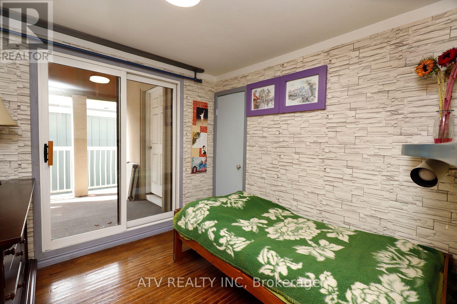 235 Saint Marks Road, Toronto, Ontario M6S 2J1 - Photo 23 - W13804706