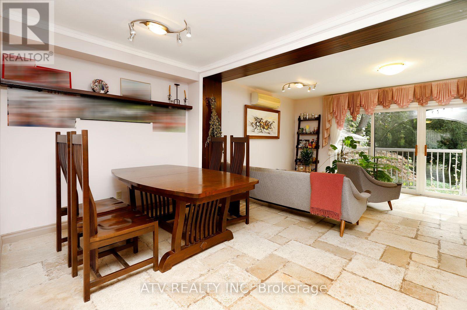 235 Saint Marks Road, Toronto, Ontario M6S 2J1 - Photo 11 - W13804706